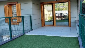 A two-story building with a balcony, a gated entrance, and a small artificial lawn. - 200 m from the Saint Gervais les Bains cable car  (Saint-Gervais-les-Bains)