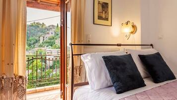 3 habitaciones, tabla de planchar con plancha, cuna de viaje y wifi
