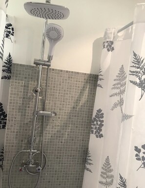 Ensemble baignoire-douche
