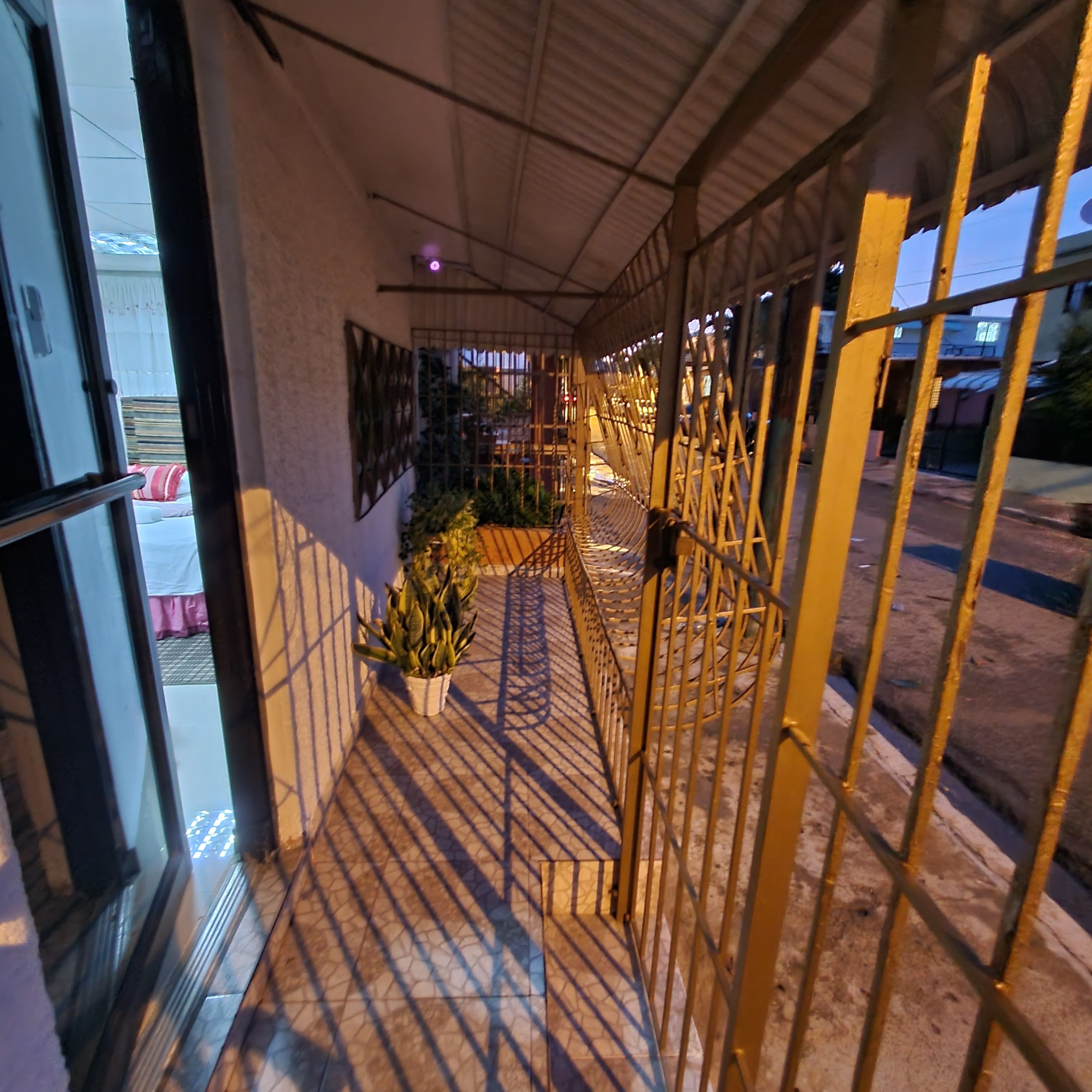 المنطقة المحيطة بالمنشأة