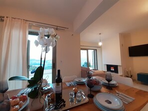 Dining - ONCE IN A LIFETIME ~ JIOVANNI VILLA
AMA 00003318556 (Lefkada)