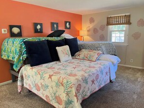 4 bedrooms, desk, free WiFi, bed sheets - The Beech House - Inground Pool Fun for Everyone! (Wyoming)