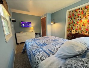 4 bedrooms, desk, free WiFi, bed sheets