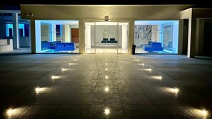 A hotel entrance with a spacious lobby, a reception desk, and seating areas. - Rodi Resort (Rodi Garganico)