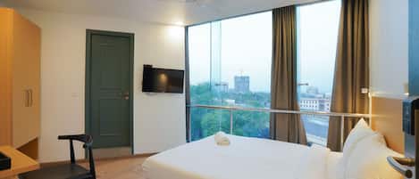 Premium Double Room | 1 bedroom, in-room safe, desk, blackout drapes