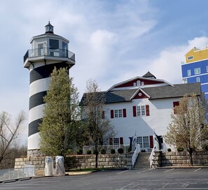 Exterior - Fabulous 4BDR that sleeps 12 Cottage with Game Room in Stormy Point Village. (Branson)