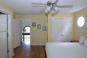 A bedroom with a bed, a ceiling fan, and a door leading to another room. - Fabulous 4BDR that sleeps 12 Cottage with Game Room in Stormy Point Village. (Branson)