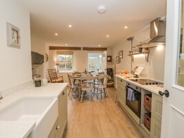 Cottage | 3 bedrooms, free WiFi, individually decorated, individually furnished