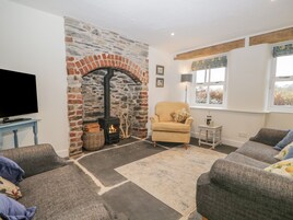 Cottage | Living room | Fireplace