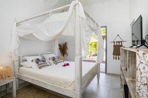 3 chambres, coffres-forts dans les chambres, fer et planche à repasser