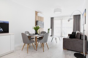 Apartment, 2 Bedrooms, Balcony | Dining room
