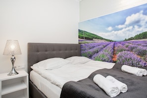 4 bedrooms, bed sheets