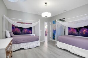 15 Schlafzimmer, Reisekinderbett, WLAN, Bettwäsche