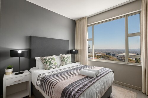 Spacious and Elegant 2 Bedroom Apartment
