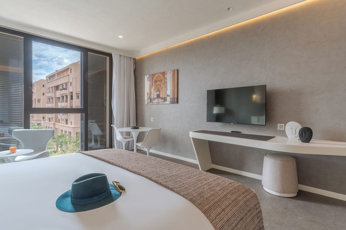 superior double room (cr7 superior) | 1 bedroom, minibar, individually decorated, desk