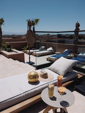 Außenpool, Liegestühle