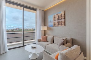 1 Schlafzimmer, Minibar, individuell dekoriert, Schreibtisch