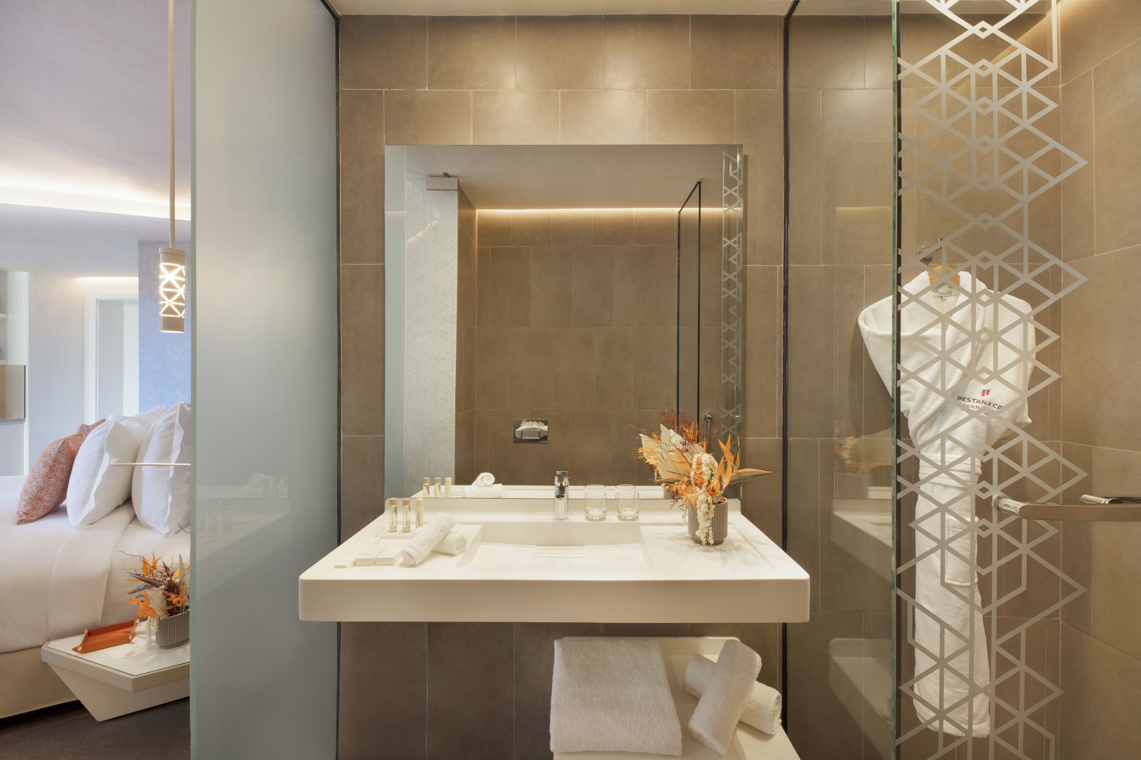 standard twin room, city view (cr7 room avenue) | bathroom | free toiletries, hair dryer, bathrobes, slippers