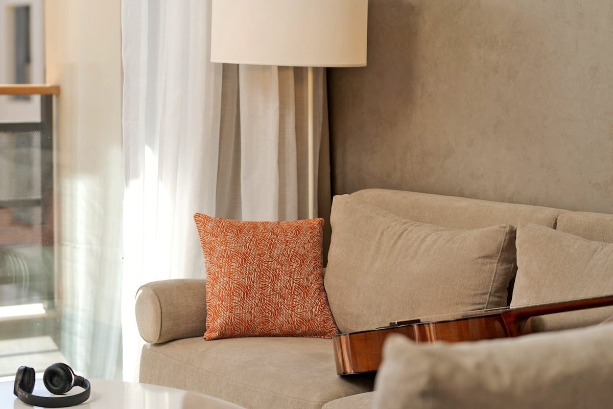 Tweepersoonskamer (CR7 Suite) | 1 slaapkamer, een minibar, individueel gedecoreerd, een bureau