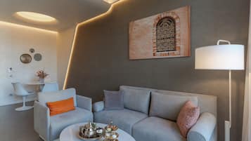 CR7 Suite | Living area