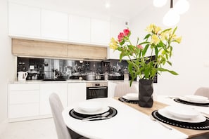 Dishwasher, cookware/dishes/utensils