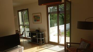 Fernseher, Stereoanlage, Arbeitsbereiche