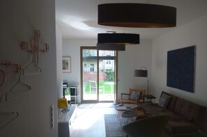 TV, stereo, offices