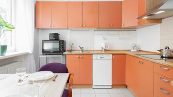 Studio, Balcony | Private kitchenette | Dishwasher, electric kettle, toaster, cookware/dishes/utensils