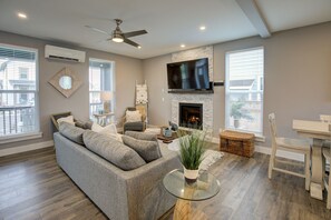 TV, fireplace