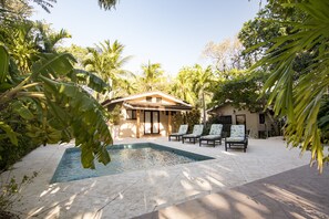 حمّام سباحة خارجي