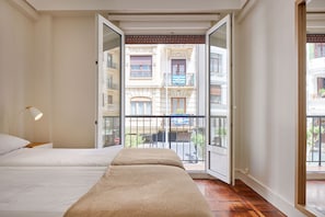 4 slaapkamers, een strijkplank/strijkijzer, gratis wifi, beddengoed