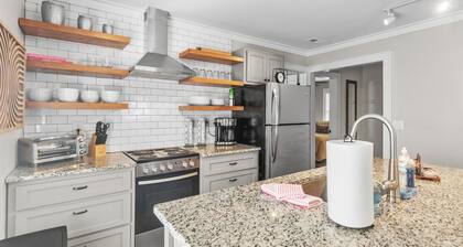 Beautiful renovated home minutes to downtown perfect for a family or batch trip