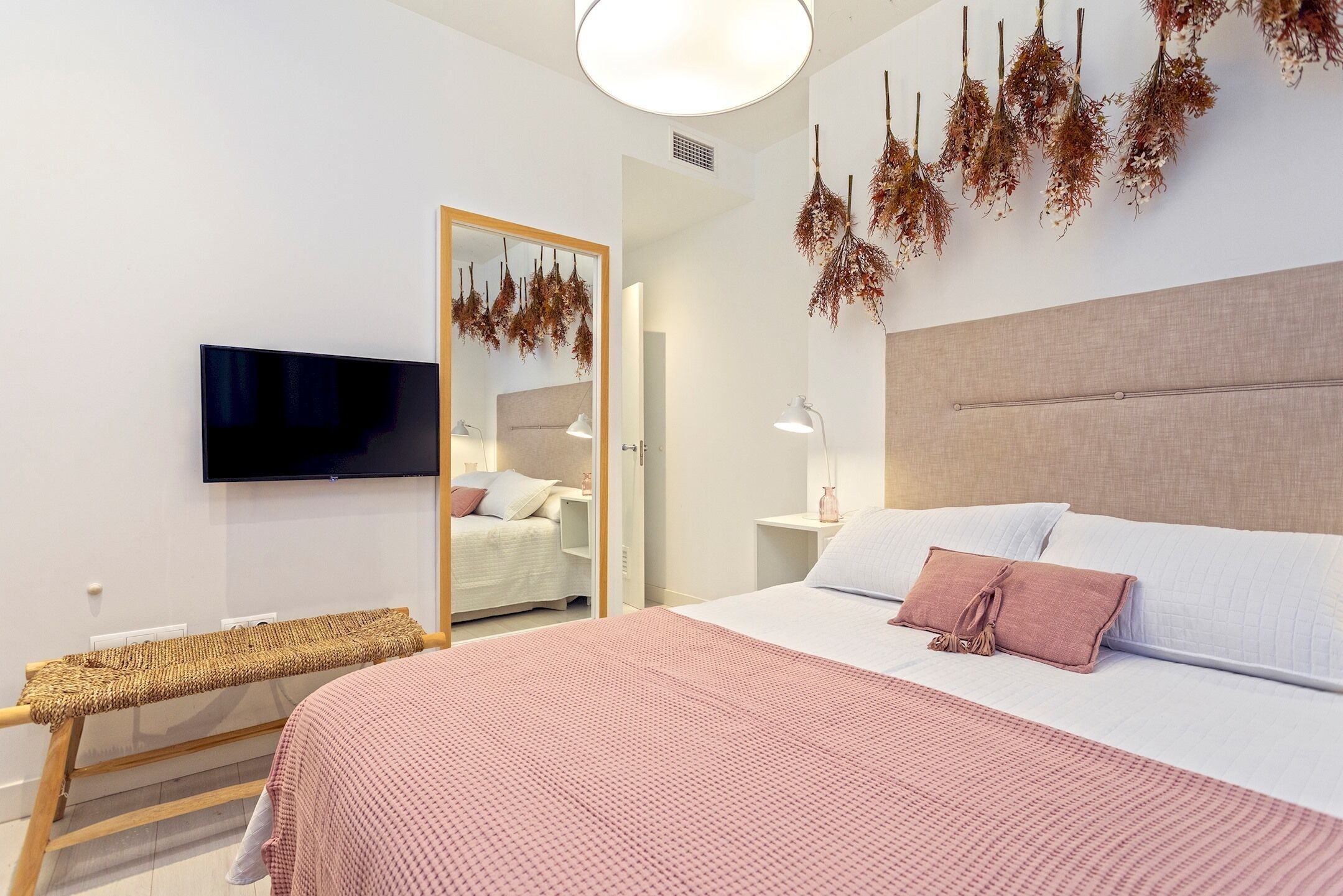 2 chambres, fer et planche à repasser, Wi-Fi, draps fournis