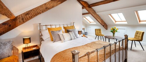 Luxury Loft Studio Apartment - Town Centre