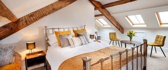 Luxury Loft Studio Apartment - Town Centre