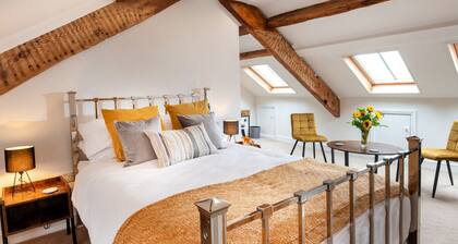 Luxury Loft Studio Apartment - Town Centre