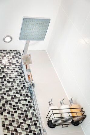 Bathtub, hair dryer - Luxury Loft Studio Apartment - Town Centre (Whitehaven)