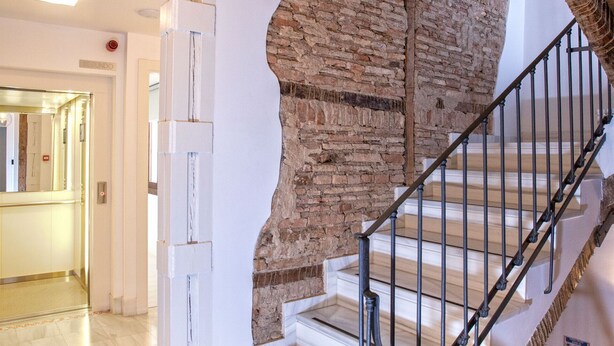 Unclassified image, 1 of 15, button