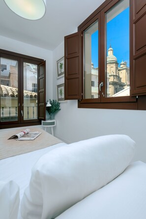 2 habitaciones, tabla de planchar con plancha, wifi y ropa de cama 