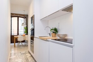 Refrigerador, microondas, horno y lavavajillas 