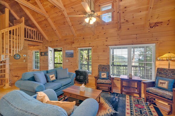 Älytelevisio, takka, kirjoja