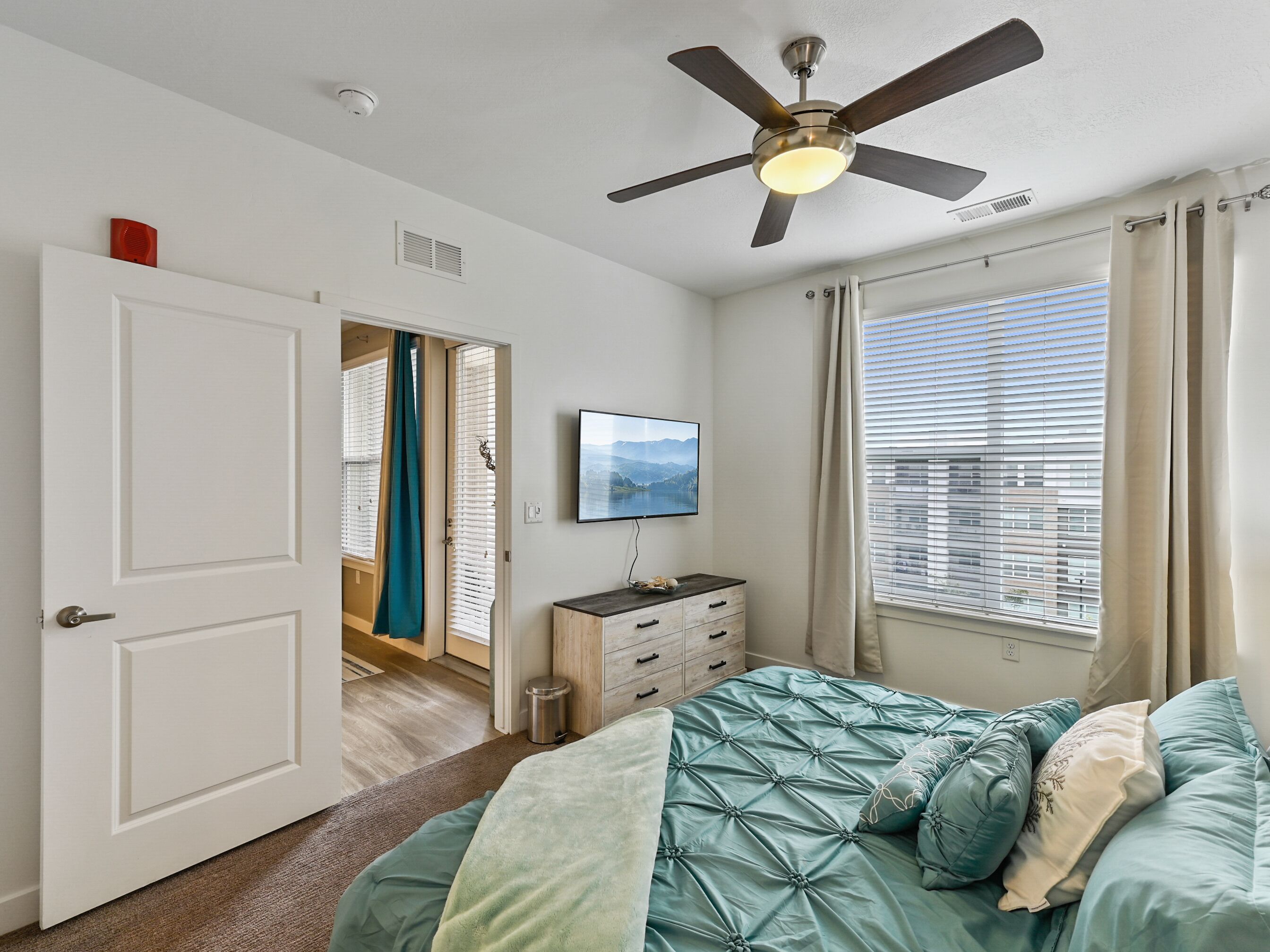 2 bedrooms, desk, iron/ironing board, free WiFi