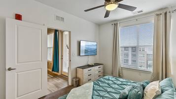 2 bedrooms, desk, iron/ironing board, free WiFi