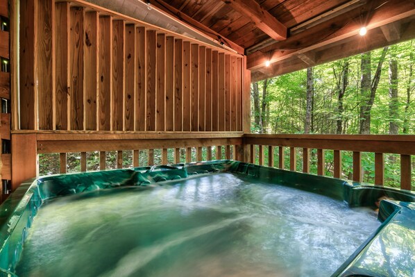 Outdoor spa tub