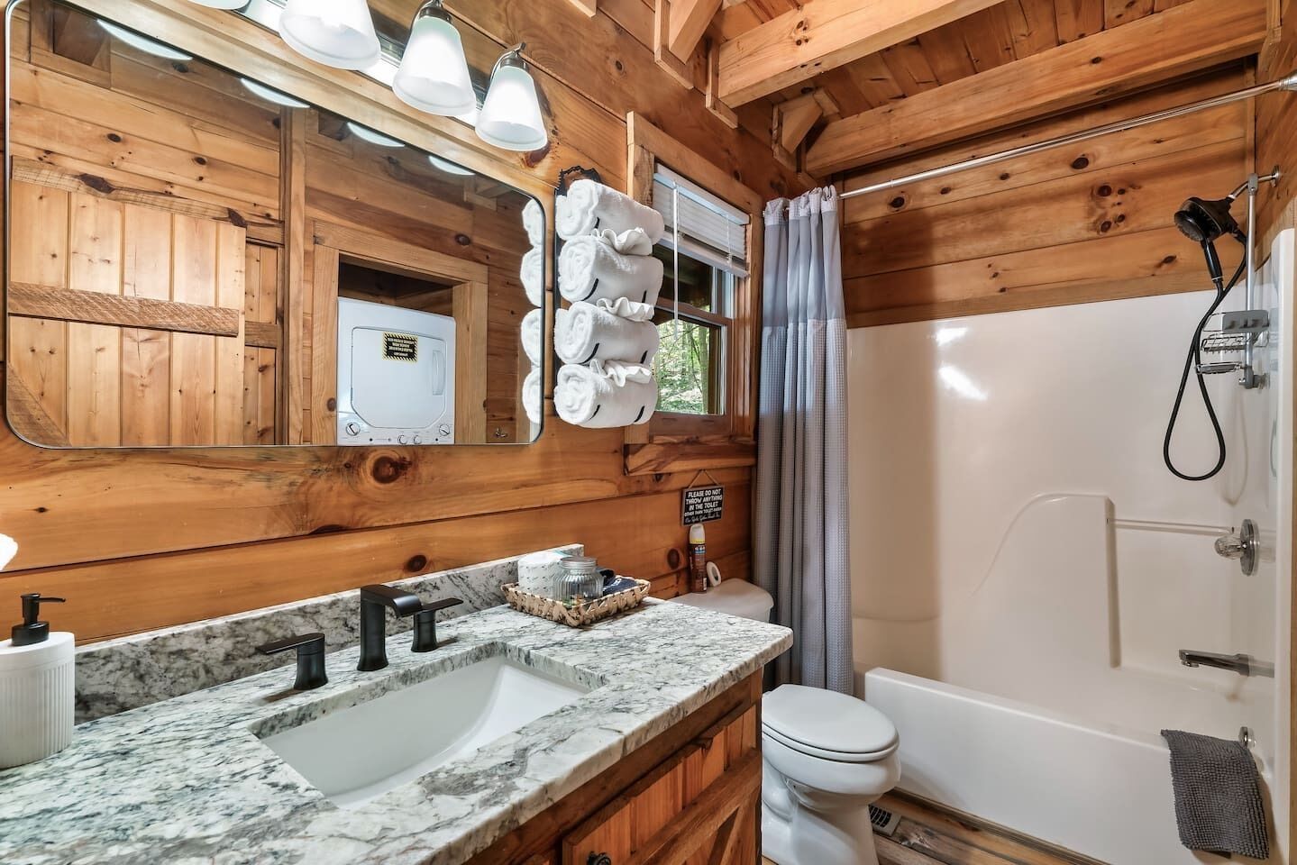 Combined shower/tub, hair dryer, towels