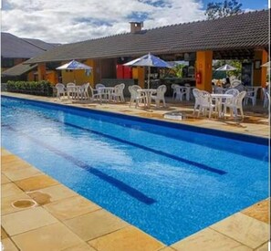 Outdoor pool, a heated pool - Winterville Flat Tie (PE)
