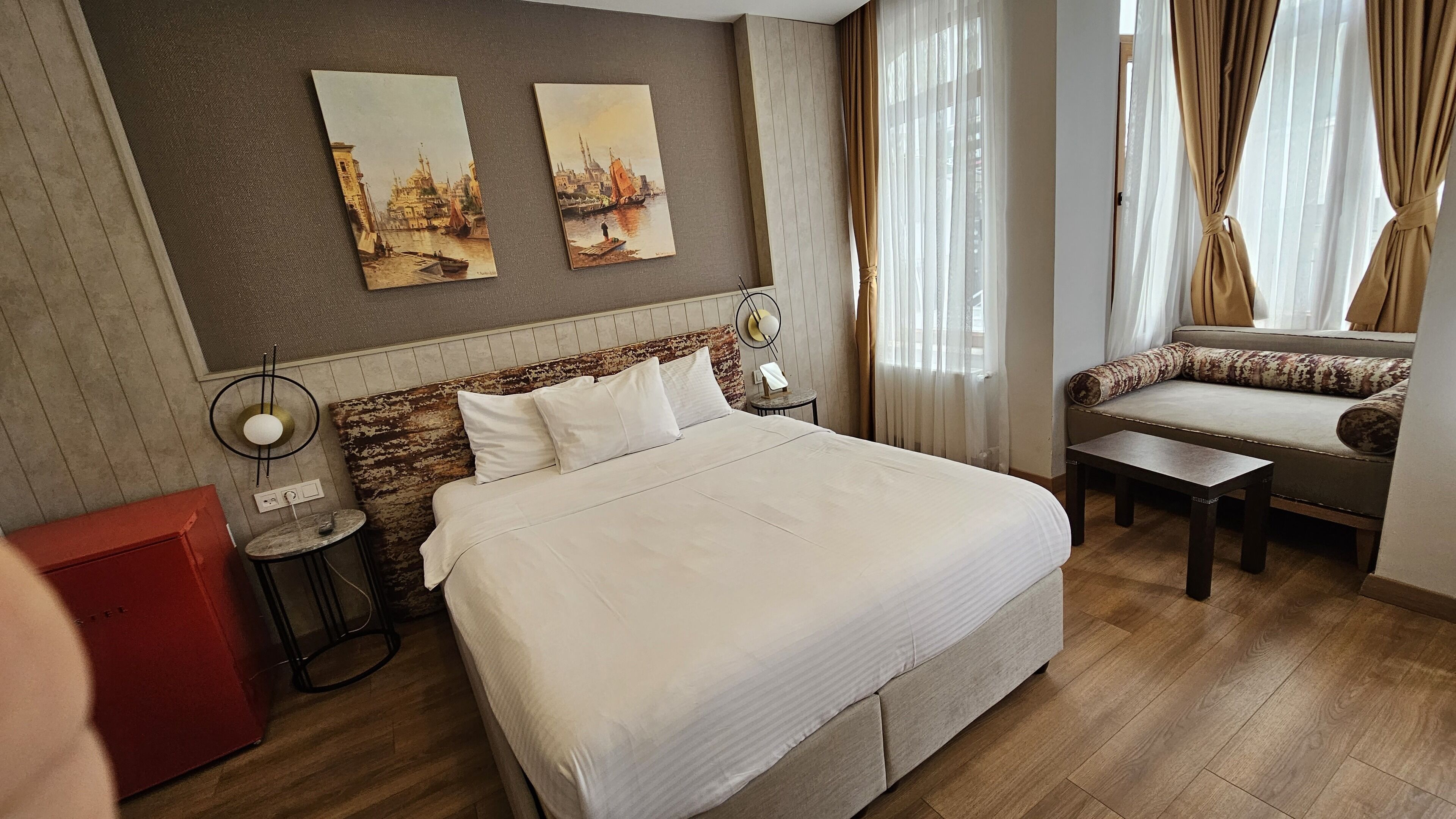 Quarto grand | Roupas de cama premium, frigobar, cofres nos quartos