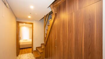 Dobbeltrom – deluxe | Sengetøy av topp kvalitet, minibar og safe på rommet