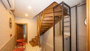 A staircase with wooden steps and a metal railing, leading to an upper floor. - Taksim suite (Istanbul)