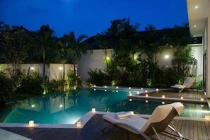 Outdoor pool, an infinity pool